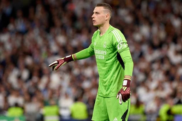 Real Madrid CF v Manchester City: Quarter-final First Leg - UEFA Champions League 2023 24 Andriy Lunin of Real Madrid is playing in the UEFA Champions League quarter-final first leg match between Real Madrid CF and Manchester City at Estadio Santiago Bernabeu in Madrid, Spain, on April 9, 2024. Madrid Spain  Copyright: xDAXxImagesx originalFilename:daximages-realmadr240409_npzNj.jpg