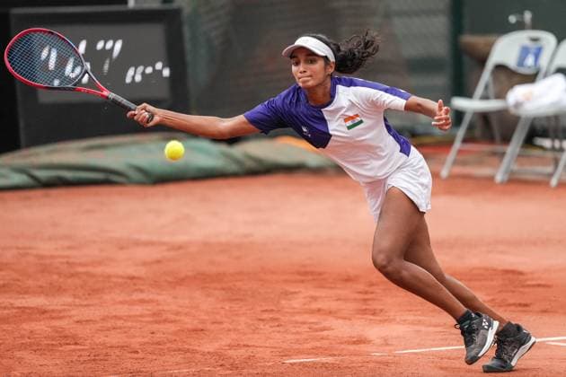Sport Themen der Woche KW15 Sport Bilder des Tages (240410) -- CHANGSHA, April 10, 2024 -- Sahaja Yamalapalli of India returns the ball during the women s singles match against Wang Xinyu of China at the Billie Jean King Cup 2024 tennis tournament Asia-Oceania Group I match in Changsha, central China s Hunan Province, April 10, 2024. ) (SP)CHINA-CHANGSHA-TENNIS-BILLIE JEAN KING CUP-CHINA VS INDIA (CN) ChenxSihan 