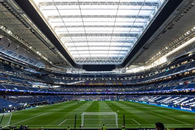 Madrid, Spain, 9th April 2024. A general view inside the stadium showing the closed roof ahead of the UEFA Champions League match at the Santiago Bernabau, Madrid. Picture credit should read: Paul Terry Sportimage EDITORIAL USE ONLY. No use with unauthorised audio, video, data, fixture lists, club league logos or live services. Online in-match use limited to 120 images, no video emulation. No use in betting, games or single club league player publications. SPI-3066-0098