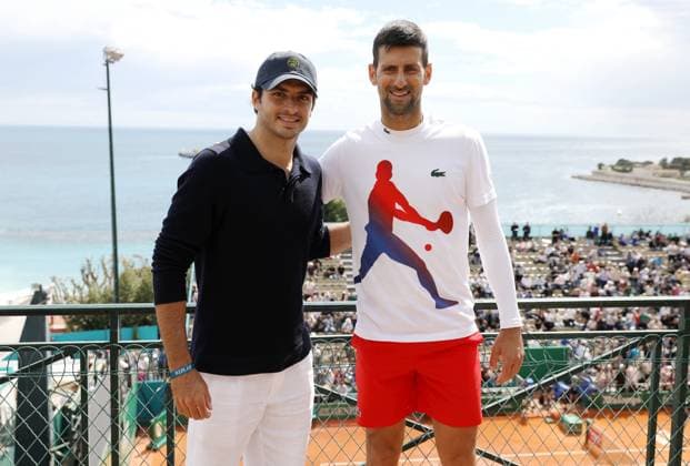 Sport Bilder des Tages ROLEX MONTE-CARLO MASTERS PHOTOPQR NICE MATIN Jean François Ottonello ; Roquebrune-Cap-Martin ; 10 04 2024 ; Rolex Monte-Carlo Masters - Carlos Sainz et Novak Djokovic Roquebrune-Cap-Martin France  Copyright: xPHOTOPQR NICExMATIN MAXPPPxJeanxFrançoisxOttonellox 20240410NIM0831 20240410NIM0831