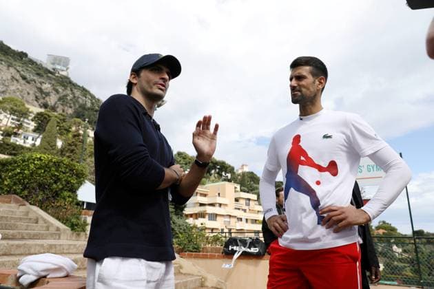 ROLEX MONTE-CARLO MASTERS PHOTOPQR NICE MATIN Jean François Ottonello ; Roquebrune-Cap-Martin ; 10 04 2024 ; Rolex Monte-Carlo Masters - Carlos Sainz et Novak Djokovic Roquebrune-Cap-Martin France  Copyright: xPHOTOPQR NICExMATIN MAXPPPxJeanxFrançoisxOttonellox 20240410NIM0832 20240410NIM0832