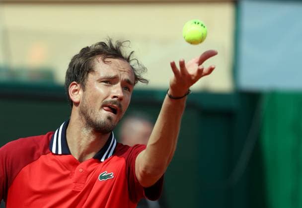 ROLEX MONTE-CARLO MASTERS PHOTOPQR NICE MATIN Jean François Ottonello ; Roquebrune-Cap-Martin ; 10 04 2024 ; Rolex Monte-Carlo Masters - Gael Monfils (FRA en blanc) vs Daniil Medvedev (RUS en rouge) Roquebrune-Cap-Martin France  Copyright: xPHOTOPQR NICExMATIN MAXPPPxJeanxFrançoisxOttonellox 20240410NIM1061 20240410NIM1061
