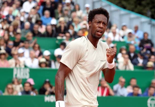 ROLEX MONTE-CARLO MASTERS PHOTOPQR NICE MATIN Jean François Ottonello ; Roquebrune-Cap-Martin ; 10 04 2024 ; Rolex Monte-Carlo Masters - Gael Monfils (FRA en blanc) vs Daniil Medvedev (RUS en rouge) Roquebrune-Cap-Martin France  Copyright: xPHOTOPQR NICExMATIN MAXPPPxJeanxFrançoisxOttonellox 20240410NIM1082 20240410NIM1082