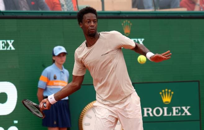 ROLEX MONTE-CARLO MASTERS PHOTOPQR NICE MATIN Jean François Ottonello ; Roquebrune-Cap-Martin ; 10 04 2024 ; Rolex Monte-Carlo Masters - Gael Monfils (FRA en blanc) vs Daniil Medvedev (RUS en rouge) Roquebrune-Cap-Martin France  Copyright: xPHOTOPQR NICExMATIN MAXPPPxJeanxFrançoisxOttonellox 20240410NIM1091 20240410NIM1091