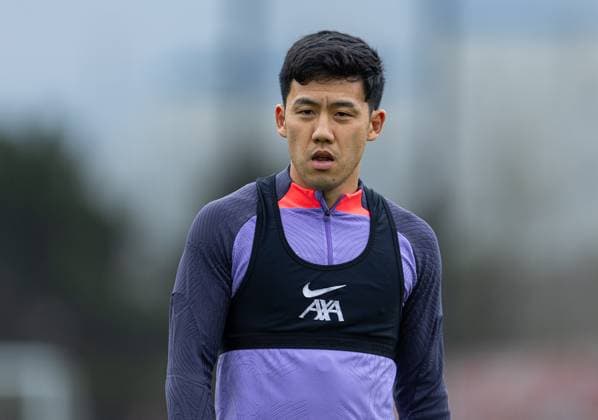 Football - UEFA Europa League - Quarter-Final 1st Leg - Liverpool FC v BC Atalanta - MD-1 LIVERPOOL, ENGLAND - Wednesday, April 10, 2024: Liverpool s Wataru EndÅ during a training session at the AXA Training Centre ahead of the UEFA Europa League Quarter-Final 1st Leg match between Liverpool FC and BC Atalanda. (Photo by David Rawcliffe Propaganda) LIVERPOOL AXA Training Centre MERSEYSIDE ENGLAND  Copyright: xDavidxRawcliffex P2024-04-10-Liverpool_Atalanta_MD-1-66