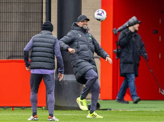 Football - UEFA Europa League - Quarter-Final 1st Leg - Liverpool FC v BC Atalanta - MD-1 LIVERPOOL, ENGLAND - Wednesday, April 10, 2024: Liverpool s manager Jürgen Klopp during a training session at the AXA Training Centre ahead of the UEFA Europa League Quarter-Final 1st Leg match between Liverpool FC and BC Atalanda. (Photo by David Rawcliffe Propaganda) LIVERPOOL AXA Training Centre MERSEYSIDE ENGLAND  Copyright: xDavidxRawcliffex P2024-04-10-Liverpool_Atalanta_MD-1-87