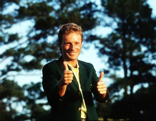 Archivbilder der Woche SPORT KW15 The Masters Golf Tournament at Augusta National Golf Club - Bernhard Langer gewinnt 1993 zum 2. mal das Masters The Masters Golf Tournament Bernhard Langer gewinnt 1993 zum 2. mal das Masters Und hat das Green Jacket an ARCHIV FOTO Augusta Georgia UnitedmStates The Masters at Augusta National Golf Club *** The Masters Golf Tournament at Augusta National Golf Club Bernhard Langer wins the Masters for the 2nd time in 1993 The Masters Golf Tournament Bernhard Langer wins the Masters for the 2nd time in 1993 And has the Green Jacket on ARCHIVE PHOTO Augusta Georgia UnitedmStates The Masters at Augusta National Golf Club