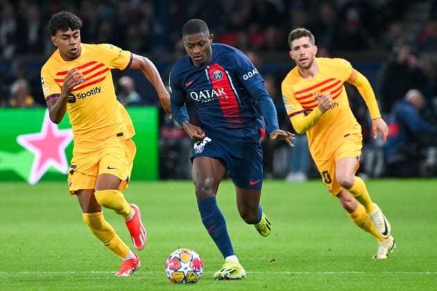 2024-04-10 Paris Saint-Germain v FC Barcelona, Barca - Quarter-final First Leg - UEFA Champions League 2023 24 PARIS, FRANCE - APRIL 10: Lamine Yamal of FC Barcelona battles for the ball with Nuno Mendes of Paris Saint-Germain during the Quarter-final First Leg - UEFA Champions League 2023 24 match between Paris Saint-Germain and FC Barcelona at Parc des Princes on April 10, 2024 in Paris, France. (Photo by Matthieu Mirville BSR Agency) Paris France Content not available for redistribution in The Netherlands directly or indirectly through any third parties. Copyright: xBSRxAgencyx