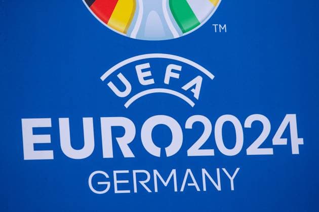 EURO2024 Trophy Tour Düsseldorf, Marktplatz am Rathaus, 10 04 2024 a sign with the UEFA EURO 2024 logo, EURO2024 Trophy Tour Düsseldorf, Marktplatz am Rathaus, 10 04 2024 Copyright: xBEAUTIFULxSPORTS Buriakovx