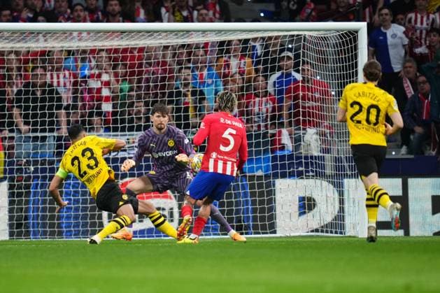 Rodrigo de Paul of Atletico de Madrid scores the 1-0Rodrigo de Paul of Atletico de Madrid scores his goal Atletico de Madrid v Borussia Dortmund. UEFA Champions League match. Quarter-finals, first leg. Football, Civitas Metropolitano Stadium, Madrid, Spain - 10 April 2024 Editorial use only  Copyright: xBaguxBlanco PRESSINPHOTO Shutterstockx 14430096c