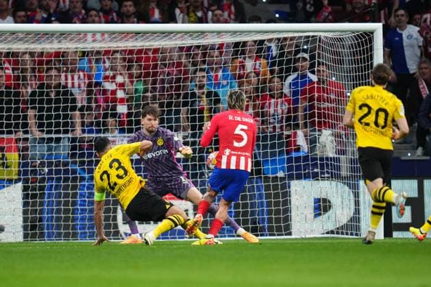 Rodrigo de Paul of Atletico de Madrid scores the 1-0Rodrigo de Paul of Atletico de Madrid scores his goal Atletico de Madrid v Borussia Dortmund. UEFA Champions League match. Quarter-finals, first leg. Football, Civitas Metropolitano Stadium, Madrid, Spain - 10 April 2024 Editorial use only  Copyright: xBaguxBlanco PRESSINPHOTO Shutterstockx 14430096b