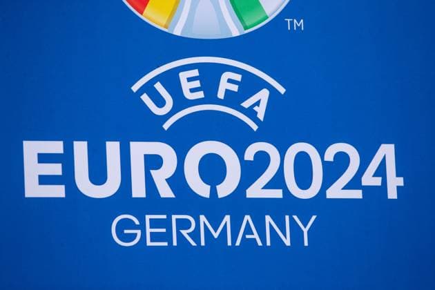 EURO2024 Trophy Tour Düsseldorf, Marktplatz am Rathaus, 10 04 2024 a sign with the UEFA EURO 2024 logo, EURO2024 Trophy Tour Düsseldorf, Marktplatz am Rathaus, 10 04 2024 Copyright: xBEAUTIFULxSPORTS Buriakovx