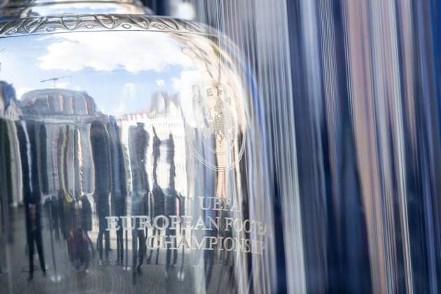 EURO2024 Trophy Tour Düsseldorf, Marktplatz am Rathaus, 10 04 2024 the trophy of European Championship, EURO2024 EURO2024 Trophy Tour Düsseldorf, Marktplatz am Rathaus, 10 04 2024 Copyright: xBEAUTIFULxSPORTS Buriakovx
