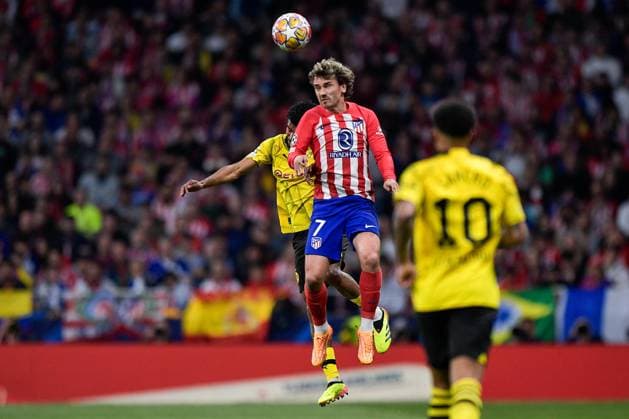 2024-04-10 Atletico Madrid v Borussia Dortmund - Quarter-final First Leg - UEFA Champions League 2023 24 MADRID, SPAIN - APRIL 10: Ian Maatsen of Borussia Dortmund battles for the ball with Antoine Griezmann of Atletico Madrid during the Quarter-final First Leg - UEFA Champions League 2023 24 match between Atletico Madrid and Borussia Dortmund at Civitas Metropolitano Stadium on April 10, 2024 in Madrid, Spain. (Photo by Pablo Morano BSR Agency) Madrid Spain Content not available for redistribution in The Netherlands directly or indirectly through any third parties. Copyright: xBSRxAgencyx