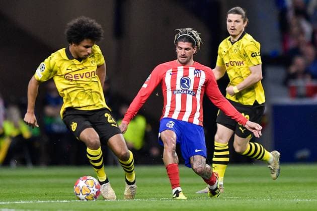 2024-04-10 Atletico Madrid v Borussia Dortmund - Quarter-final First Leg - UEFA Champions League 2023 24 MADRID, SPAIN - APRIL 10: Rodrigo De Paul of Atletico Madrid battles for the ball with Karim Adeyemi of Borussia Dortmund and Marcel Sabitzer of Borussia Dortmund during the Quarter-final First Leg - UEFA Champions League 2023 24 match between Atletico Madrid and Borussia Dortmund at Civitas Metropolitano Stadium on April 10, 2024 in Madrid, Spain. (Photo by Pablo Morano BSR Agency) Madrid Spain Content not available for redistribution in The Netherlands directly or indirectly through any third parties. Copyright: xBSRxAgencyx