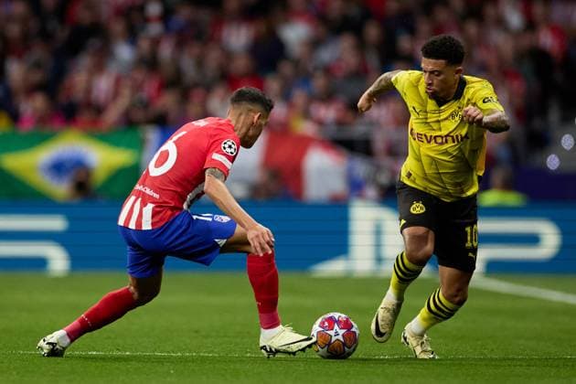 Nahuel Molina of Atletico de Madrid battles for the ball with Jadon Sancho of Borussia Dortmund during the UEFA Champions League 2023 24 quarter-finals match between Atletico de Madrid and Borussia Dortmund at Stadium Civitas Metropolitano on April 10, 2024 in Madrid, Spain. FOOTBALL : Atletico Madrid vs Borussia Dormund - UEFA Ligue des Champions - 1 4 Quart - 10 04 2024 LGM Panoramic 
