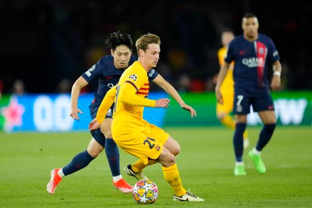 Paris Saint-Germain v FC Barcelona, Barca Quarter-final First Leg - UEFA Champions League 2023 24 Frenkie de Jong central midfield of Barcelona and Netherlands in action during the UEFA Champions League quarter-final first leg match between Paris Saint-Germain and FC Barcelona at Parc des Princes on April 10, 2024 in Paris, France. Paris France  Copyright: xJosexBretonx originalFilename:breton-parissai240410_npfqn.jpg