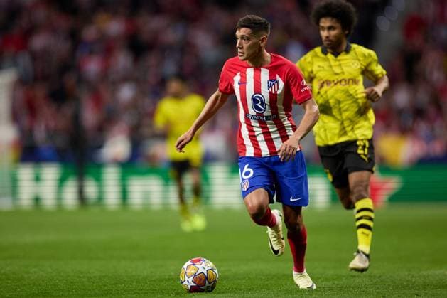 Nahuel Molina of Atletico de Madrid runs with the ball during the UEFA Champions League 2023 24 quarter-finals match between Atletico de Madrid and Borussia Dortmund at Stadium Civitas Metropolitano on April 10, 2024 in Madrid, Spain. FOOTBALL : Atletico Madrid vs Borussia Dormund - UEFA Ligue des Champions - 1 4 Quart - 10 04 2024 LGM Panoramic 