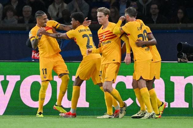 2024-04-10 Paris Saint-Germain v FC Barcelona, Barca - Quarter-final First Leg - UEFA Champions League 2023 24 PARIS, FRANCE - APRIL 10: Raphinha of FC Barcelona celebrates after scoring the team s first goal with Lamine Yamal of FC Barcelona, Frenkie de Jong of FC Barcelona, Sergi Roberto of FC Barcelona and Jules Kounde of FC Barcelona during the Quarter-final First Leg - UEFA Champions League 2023 24 match between Paris Saint-Germain and FC Barcelona at Parc des Princes on April 10, 2024 in Paris, France. (Photo by Matthieu Mirville BSR Agency) Paris France Content not available for redistribution in The Netherlands directly or indirectly through any third parties. Copyright: xBSRxAgencyx