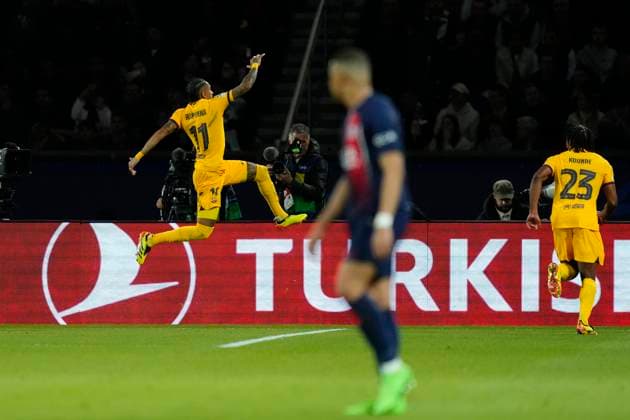 Paris Saint-Germain v FC Barcelona, Barca Quarter-final First Leg - UEFA Champions League 2023 24 Raphinha right winger of Barcelona and Brazil celebrates after scoring his sides first goal during the UEFA Champions League quarter-final first leg match between Paris Saint-Germain and FC Barcelona at Parc des Princes on April 10, 2024 in Paris, France. Paris France  Copyright: xJosexBretonx originalFilename:breton-parissai240410_npvuo.jpg