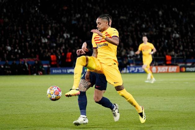 Raphinha of Barcelona takes on Lucas Hernandez of PSG Paris Saint-Germain v Barcelona, UEFA Champions League, Quarter Final, First Leg, Football, Parc des Princes, Paris, France - 10 Apr 2024 EDITORIAL USE ONLY No use with unauthorised audio, video, data, fixture lists, club league logos or live services. Online in-match use limited to 120 images, no video emulation. No use in betting, games or single club league player publications. Copyright: xDavexWinter Shutterstockx 14424874az