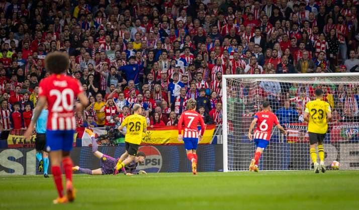 Madrid Spain 10th Apr 2024 Goal for 2 0 against goalkeeper Gregor Kobel BVB Atletico Madrid Borussia Dortmund 10 04 2024