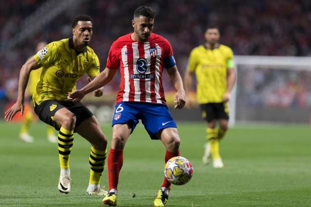 Atletico Madrid v Borussia Dortmund: Quarter-final First Leg - UEFA Champions League 2023 24 Koke Resurreccion of Atletico de Madrid and Felix Nmecha of Borussia Dortmund are fighting for the ball during the UEFA Champions League 2023 24 round of 8 first leg match between Atletico de Madrid and Borussia Dortmund at Civitas Metropolitano Stadium in Madrid, Spain, on April 10, 2023. Madrid Spain  Copyright: xGuillermoxMartinezx originalFilename:martinez-uefacham240410_npkms.jpg