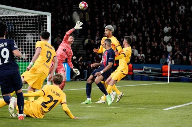 Marc Andre Ter Stegen of Barcelona Paris Saint-Germain v Barcelona, UEFA Champions League, Quarter Final, First Leg, Football, Parc des Princes, Paris, France - 10 Apr 2024 EDITORIAL USE ONLY No use with unauthorised audio, video, data, fixture lists, club league logos or live services. Online in-match use limited to 120 images, no video emulation. No use in betting, games or single club league player publications. Copyright: xDavexWinter Shutterstockx 14424874bs
