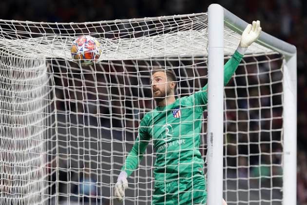MADRID, SPAIN - APRIL 10: Jan Oblak of Atletico de Madrid in action during the UEFA Champions league 2023 24 match round of 8 first leg match between Atletico de Madrid and Borussia Dortmund at Civitas Metropolitano Stadium. ONLYxEDITORIALxUSAGE  (249738080)