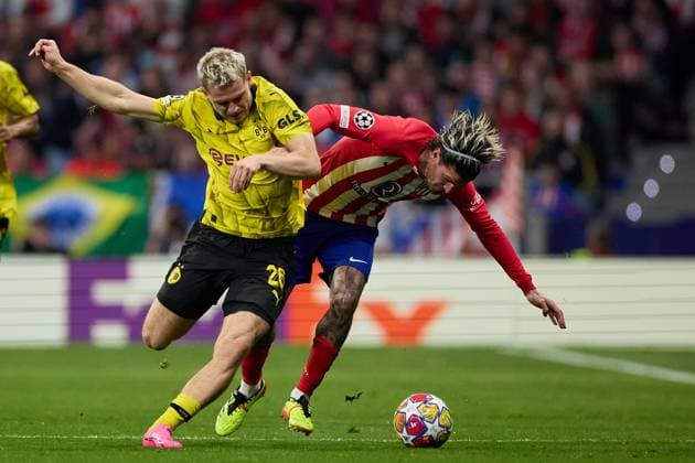 Rodrigo De Paul of Atletico de Madrid battles for the ball with Julian Ryerson of Borussia Dortmund during the UEFA Champions League 2023 24 quarter-finals match between Atletico de Madrid and Borussia Dortmund at Stadium Civitas Metropolitano on April 10, 2024 in Madrid, Spain. FOOTBALL : Atletico Madrid vs Borussia Dormund - UEFA Ligue des Champions - 1 4 Quart - 10 04 2024 LGM Panoramic 