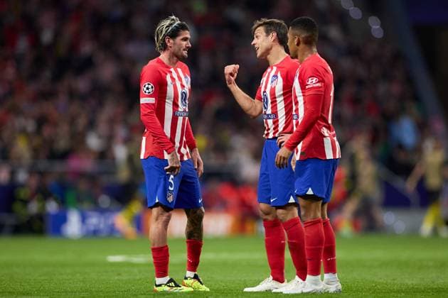 Rodrigo De Paul of Atletico de Madrid talks to Samuel Lino of Atletico de Madrid during the UEFA Champions League 2023 24 quarter-finals match between Atletico de Madrid and Borussia Dortmund at Stadium Civitas Metropolitano on April 10, 2024 in Madrid, Spain. FOOTBALL : Atletico Madrid vs Borussia Dormund - UEFA Ligue des Champions - 1 4 Quart - 10 04 2024 LGM Panoramic 
