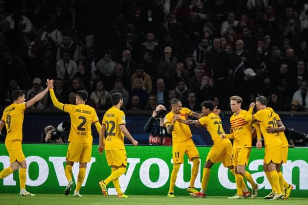 Joie des joueurs du FC Barcelone aprÃ s le but de Raphinha (FC Barcelone) FOOTBALL : Paris SG x FC Barcelone - Ligue des Champions - Quart de Finale - 10 04 2024 BaptisteAutissier Panoramic 