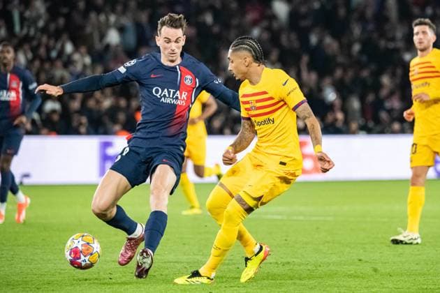 Fabian Ruiz (Paris SG) Raphinha (FC Barcelone) FOOTBALL : Paris SG x FC Barcelone - Ligue des Champions - Quart de Finale - 10 04 2024 BaptisteAutissier Panoramic 