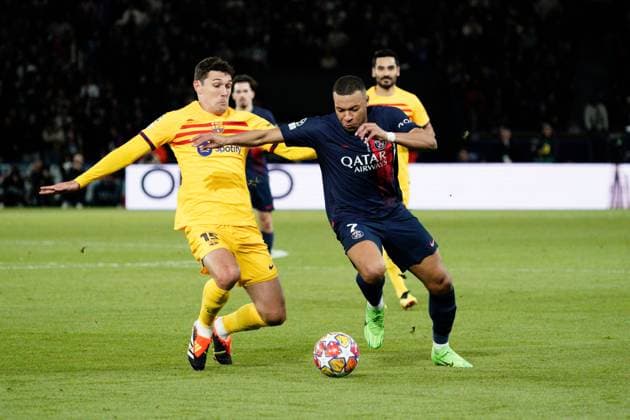 Kylian Mbappe of PSG is tackled by Andreas Christensen of Barcelona Paris Saint-Germain v Barcelona, UEFA Champions League, Quarter Final, First Leg, Football, Parc des Princes, Paris, France - 10 Apr 2024 EDITORIAL USE ONLY No use with unauthorised audio, video, data, fixture lists, club league logos or live services. Online in-match use limited to 120 images, no video emulation. No use in betting, games or single club league player publications. Copyright: xDavexWinter Shutterstockx 14424874cn
