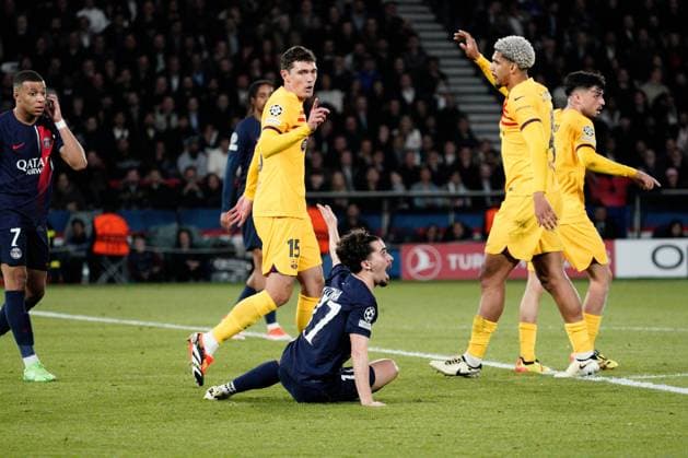 Vitinha of PSG unsuccessfully claims a penalty Paris Saint-Germain v Barcelona, UEFA Champions League, Quarter Final, First Leg, Football, Parc des Princes, Paris, France - 10 Apr 2024 EDITORIAL USE ONLY No use with unauthorised audio, video, data, fixture lists, club league logos or live services. Online in-match use limited to 120 images, no video emulation. No use in betting, games or single club league player publications. Copyright: xDavexWinter Shutterstockx 14424874cq