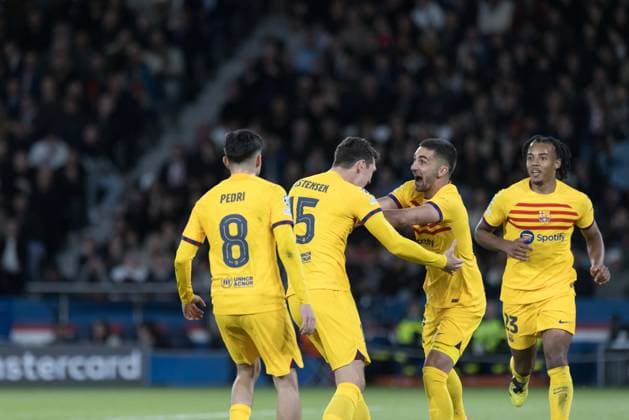 Players of Barcelona celebrate after goal scored by Andreas Christensen during UEFA Champions League quarterfinal between Paris Saint-Germain FC and FC Barcelona, Barca at Parc des Princes, Paris, France (Maciej Rogowski) Paris Parc des Princes France Copyright: xMaciejxRogowskix psgfcbpp-09