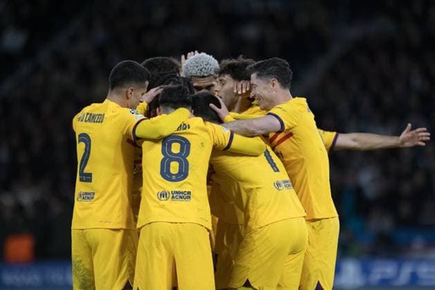 Players of Barcelona celebrate after goal scored by Andreas Christensen during UEFA Champions League quarterfinal between Paris Saint-Germain FC and FC Barcelona, Barca at Parc des Princes, Paris, France (Maciej Rogowski) Paris Parc des Princes France Copyright: xMaciejxRogowskix psgfcbpp-18