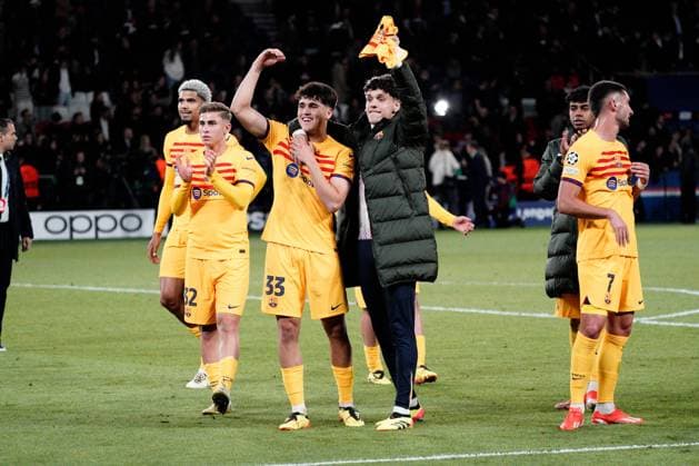 Barcelona celebrate after the match Paris Saint-Germain v Barcelona, UEFA Champions League, Quarter Final, First Leg, Football, Parc des Princes, Paris, France - 10 Apr 2024 EDITORIAL USE ONLY No use with unauthorised audio, video, data, fixture lists, club league logos or live services. Online in-match use limited to 120 images, no video emulation. No use in betting, games or single club league player publications. Copyright: xDavexWinter Shutterstockx 14424874cy