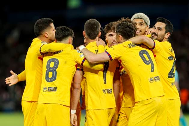 Andreas Christensen FC Barcelona, Barca celebrates after scoring his team s third goal with teammates, UEFA Champions League 2023 24 - Quarter-final First Leg, Paris Saint-Germain vs FC Barcelona, Parc des Princes, April 10, 2024, Paris, France.