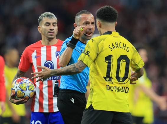 Madrid, Spain, 10th April 2024. Jadon Sancho of Borussia Dortmund is spoken to referee Marco Guida after he tried to grab the ball to get the game restarted quickly after team mate SÃ bastien Haller (not pictured) of Borussia Dortmund scores to make it 2-1 during the UEFA Champions League match at Wanda Metropolitano, Madrid. Picture credit should read: Paul Terry Sportimage EDITORIAL USE ONLY. No use with unauthorised audio, video, data, fixture lists, club league logos or live services. Online in-match use limited to 120 images, no video emulation. No use in betting, games or single club league player publications. SPI-3067-0040