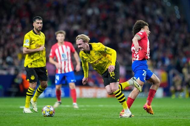 April 10, 2024, Madrid, Madrid, SPAIN: Julian Brandt of Borussia Dortmund and Axel Witsel of Atletico de Madrid in action during the UEFA Champions League, Quarter finals, football match played between Atletico de Madrid and Borussia Dortmund at Civitas Metropolitano stadium on April 10, 2024, in Madrid, Spain. Madrid SPAIN - ZUMAa181 20240410_zaa_a181_085 Copyright: xOscarxJ.xBarrosox