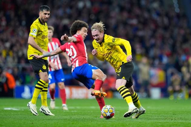 April 10, 2024, Madrid, Madrid, SPAIN: Julian Brandt of Borussia Dortmund and Axel Witsel of Atletico de Madrid in action during the UEFA Champions League, Quarter finals, football match played between Atletico de Madrid and Borussia Dortmund at Civitas Metropolitano stadium on April 10, 2024, in Madrid, Spain. Madrid SPAIN - ZUMAa181 20240410_zaa_a181_090 Copyright: xOscarxJ.xBarrosox
