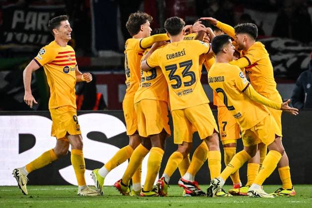 Sport Bilder des Tages April 10, 2024, Paris, France, France: ANDREAS CHRISTENSEN of Barcelona celebrates his goal with teammates during the UEFA Champions League match between Paris Saint-Germain and FC Barcelona, Barca at Parc des Princes Stadium. Barcelona won 3:2. Paris France - ZUMAm308 20240410_zsp_m308_007 Copyright: xMatthieuxMirvillex