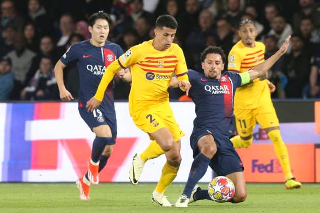 Joao Cancelo (FC Barcelone) vs Marquinhos (PSG) - Lee Kang-In (PSG) FOOTBALL : Paris Saint Germain Vs FC Barcelone - Ligue des Champions - 10 04 2024 MichaelBaucher Panoramic 