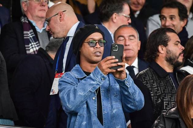 Champions League PSG v Barcelona FA Brazilian former PSG and Barcelona footballer Ronaldinho attends the UEFA Champions League quarter-final football match between Paris Saint-Germain and FC Barcelona, Barca at the Parc des Princes stadium in Paris on April 10, 2024. Photo by Firas Abdullah ABACAPRESS.COM  Copyright: xAbdullahxFiras ABACAx