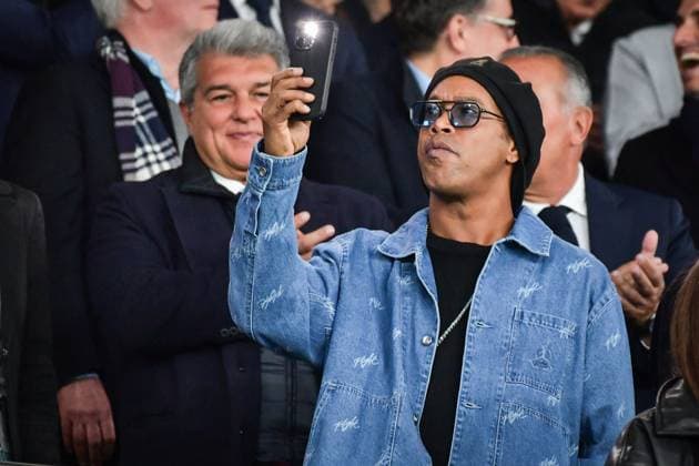 Champions League PSG v Barcelona FA Brazilian former PSG and Barcelona footballer Ronaldinho attends the UEFA Champions League quarter-final football match between Paris Saint-Germain and FC Barcelona, Barca at the Parc des Princes stadium in Paris on April 10, 2024. Photo by Firas Abdullah ABACAPRESS.COM  Copyright: xAbdullahxFiras ABACAx
