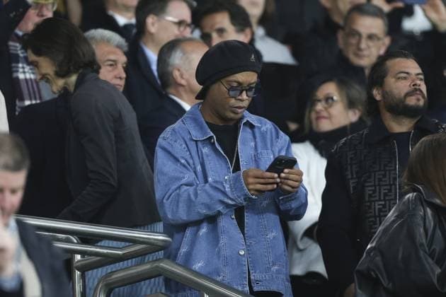 Ronaldinho FOOTBALL : Paris Saint Germain Vs FC Barcelone - Ligue des Champions - 10 04 2024 MichaelBaucher Panoramic 