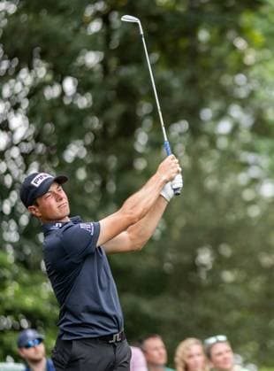 240410 Viktor Hovland of Norway makes a hole in one on the sixth hole during the Par Three Contest prior to the 2024 Masters Golf Tournament on April 10, 2024 in Augusta Photo Petter Arvidson BILDBYRAN kod PA PA0791 bbeng golf masters the masters Augusta us masters  Copyright: PETTERxARVIDSON BB240410PA070