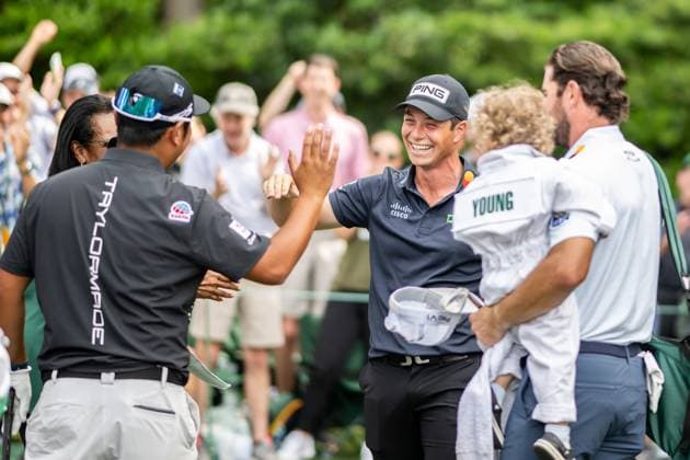 240410 Viktor Hovland of Norway celebrates as he makes a hole in one on the sixth hole during the Par Three Contest prior to the 2024 Masters Golf Tournament on April 10, 2024 in Augusta Photo Petter Arvidson BILDBYRAN kod PA PA0791 bbeng golf masters the masters Augusta us masters  Copyright: PETTERxARVIDSON BB240410PA074