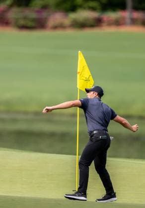 240410 Viktor Hovland of Norway celebrates as he makes a hole in one on the sixth hole during the Par Three Contest prior to the 2024 Masters Golf Tournament on April 10, 2024 in Augusta Photo Petter Arvidson BILDBYRAN kod PA PA0791 bbeng golf masters the masters Augusta us masters  Copyright: PETTERxARVIDSON BB240410PA079